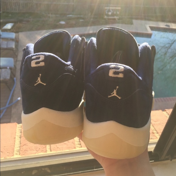 Derek Jeter Jordan 11 lows - Picture 4 of 5